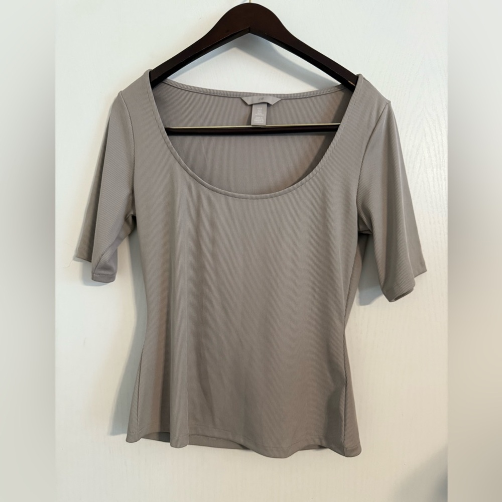 H & M Classic Gray Top Ribbed Boatneck Quarter Sleeve Size M NWOT